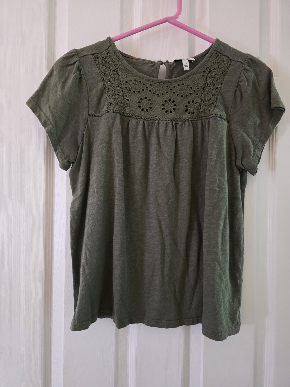 Ella Moss Olive Green Crochet Yoke Short Sleeve Tee